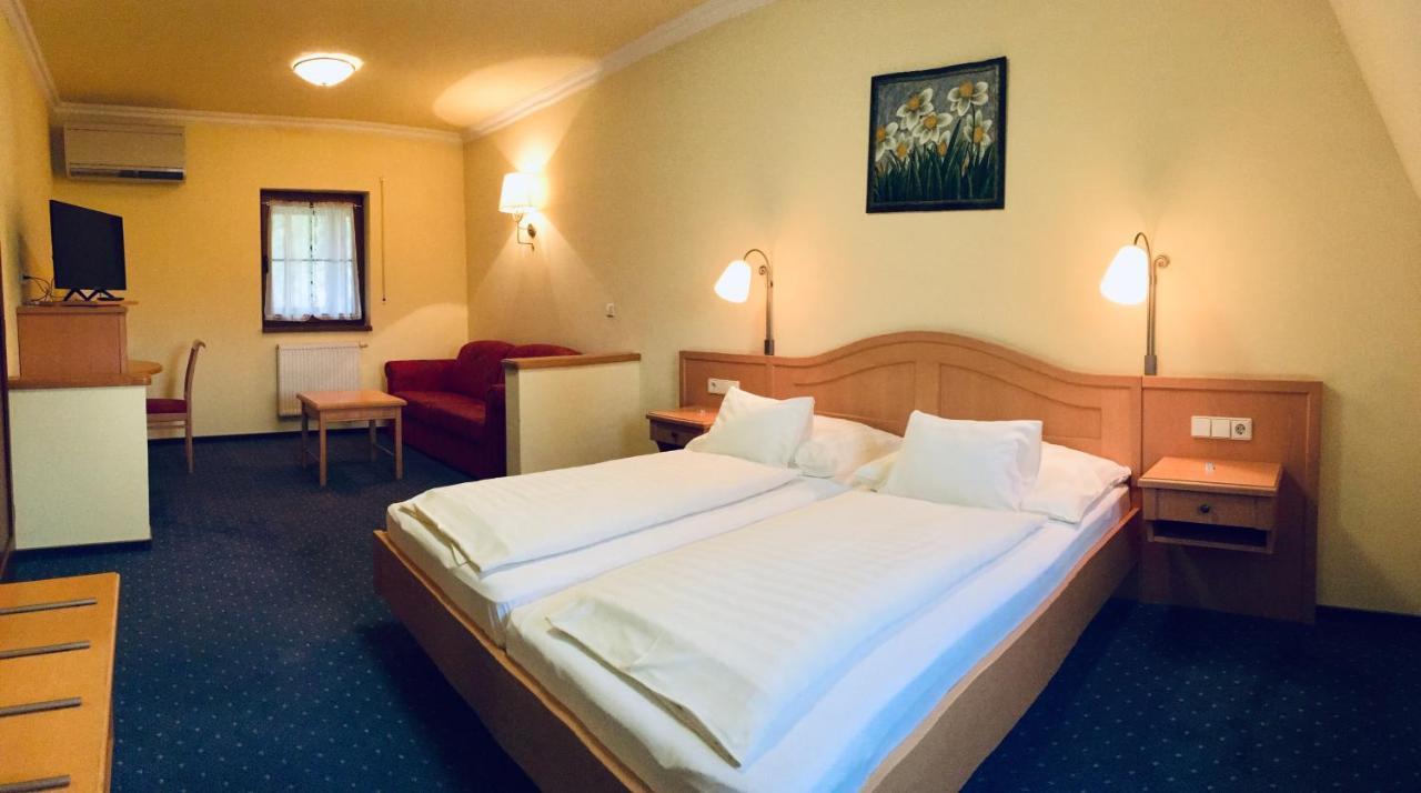 Hetkuti Wellness Hotel Mór المظهر الخارجي الصورة