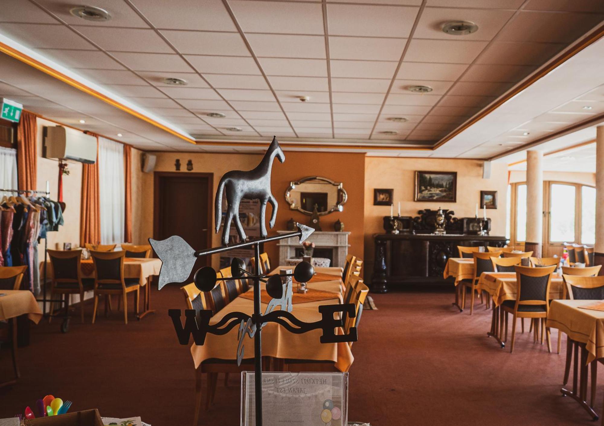 Hetkuti Wellness Hotel Mór المظهر الخارجي الصورة
