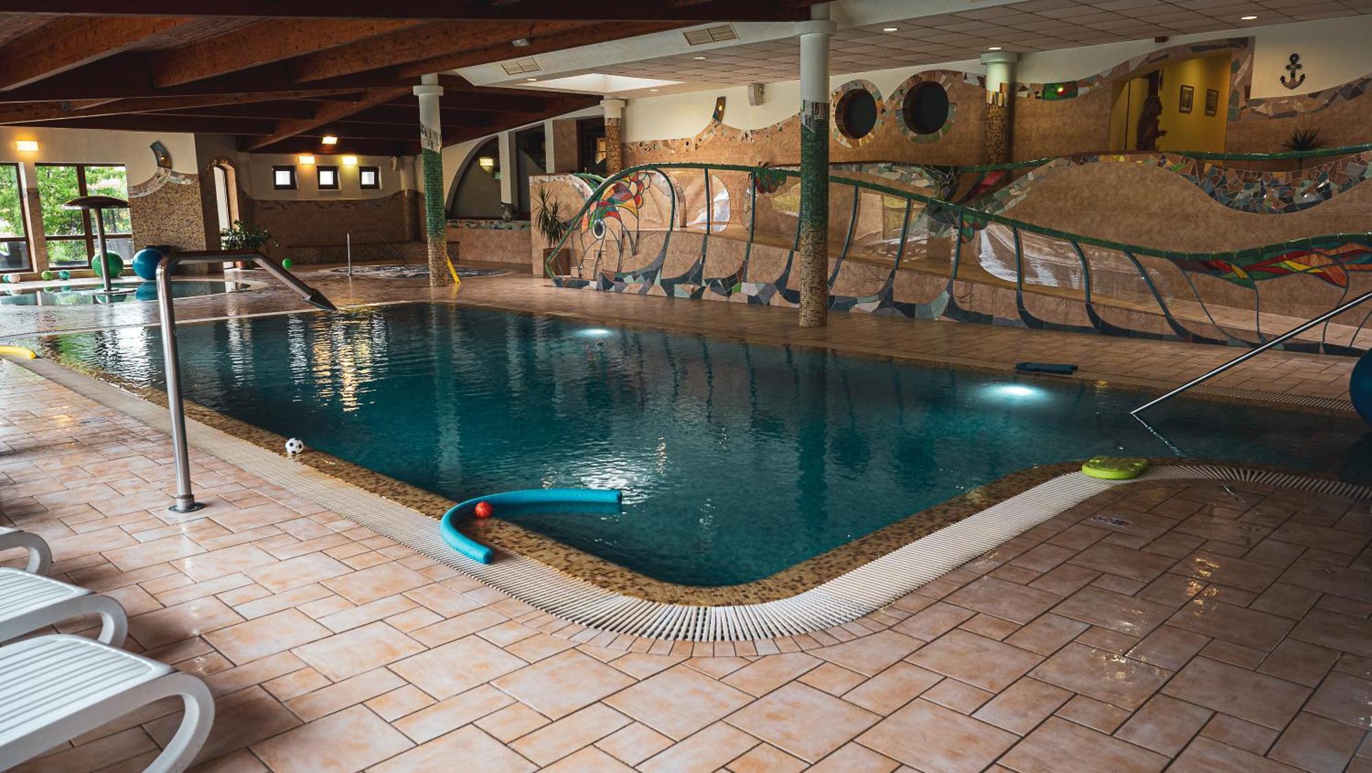 Hetkuti Wellness Hotel Mór المظهر الخارجي الصورة